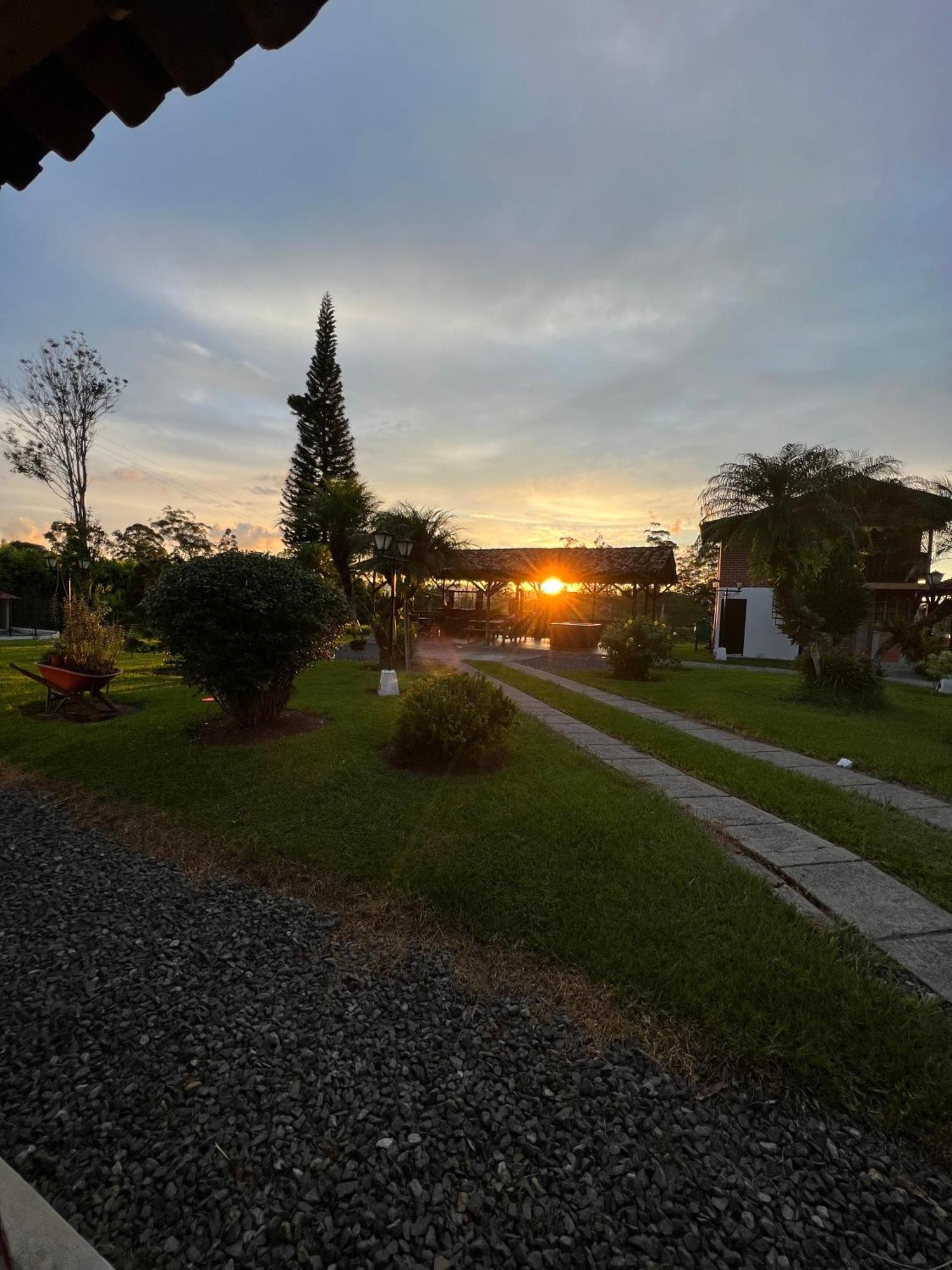 Casa Lemar Hotel Quimbaya Exterior photo